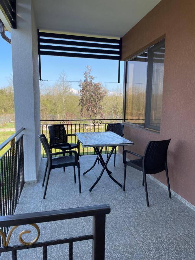 Apartment Comfort In Урекі Екстер'єр фото